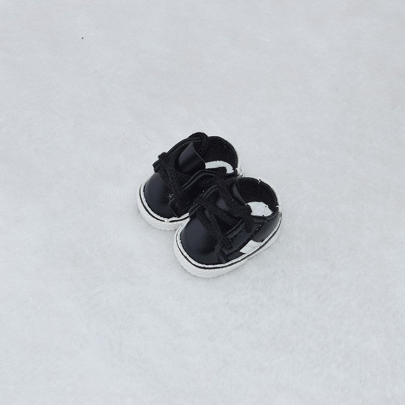 Zapatillas negras con detalles blancos para muñecos Labubu de 17CM, perfectas para personalizar figuras de juguete coleccionables.