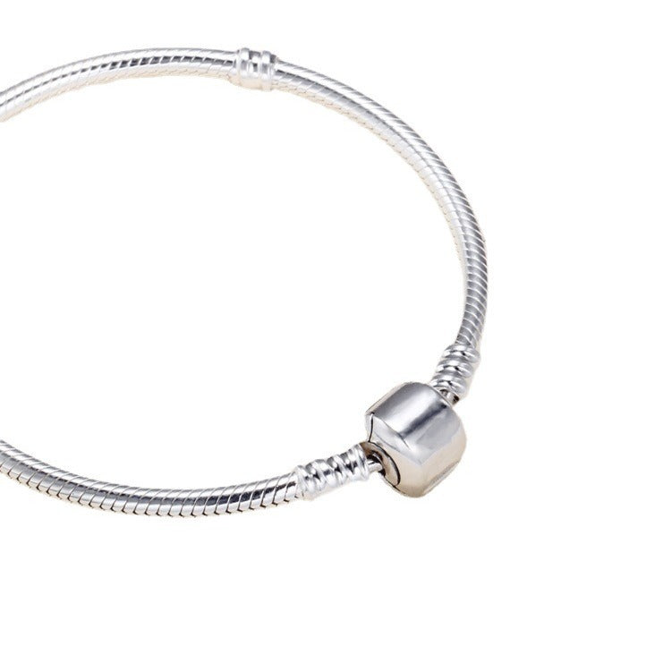 Brazalete Minimalista en Plata – Cadena de Serpiente con Broche de Seguridad