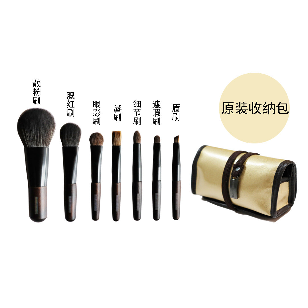 Brochas de maquillaje con nombres en chino, estuche enrollable dorado y marrón, ideal para viajes y belleza profesional.