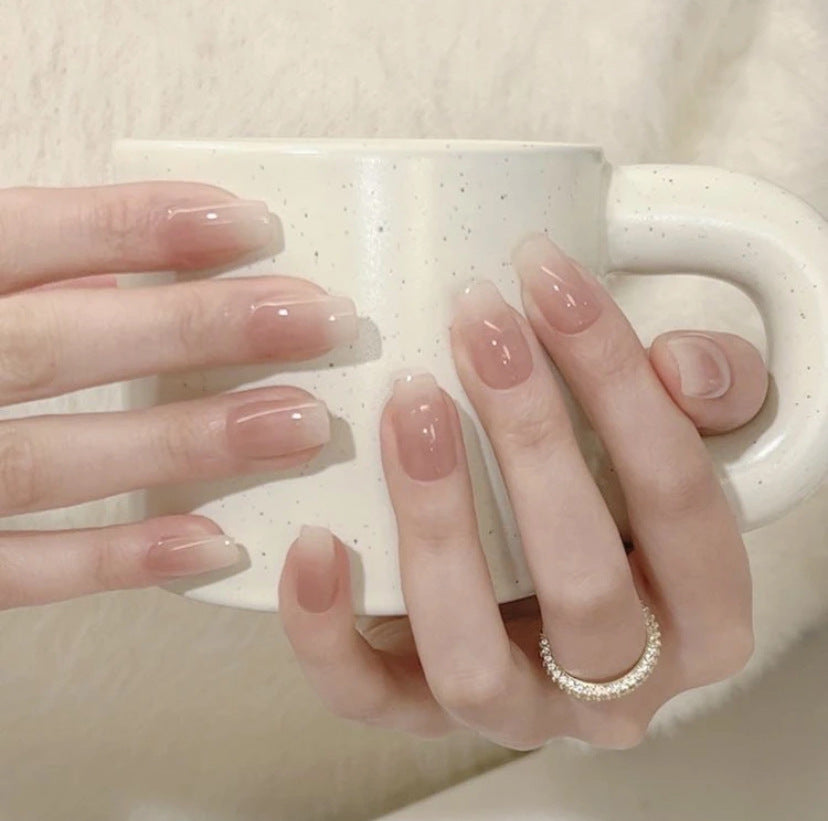 Uñas Postizas Hechas a Mano: Diseño Ovalado Translúcido en Tono Nude, Gradiente y Color Sólido, Manicura Lista con Efecto Gel