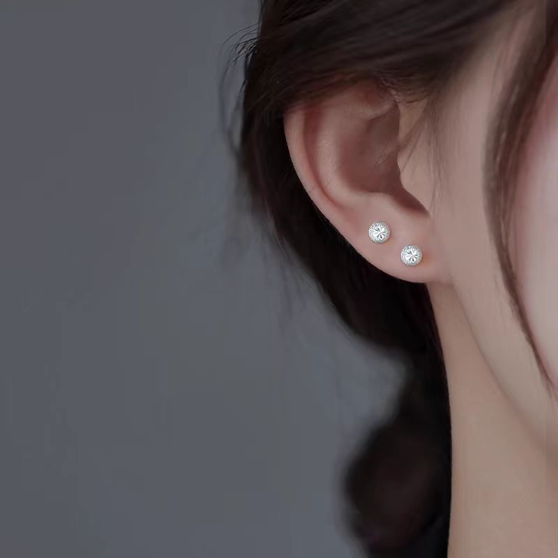 Pendientes de Esferas Pequeñas en Plata Pura S999 – Diseño Minimalista y Atemporal