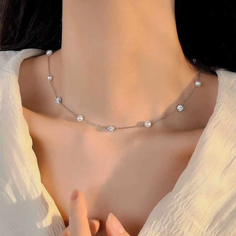 Collar de Clavícula en Plata S925 con Perlas y Zirconia – Diseño Versátil