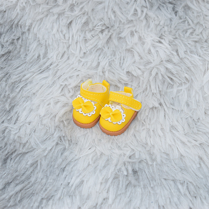 Zapatos amarillos con lazo decorativo para muñecos Labubu de 17CM, accesorios coloridos para juegos y colecciones infantiles.
