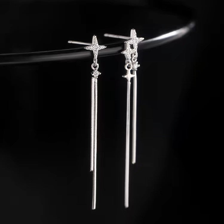 Aretes Largos Asimétricos de Estrella en Plata S925 con Zirconia – Diseño de Borlas Elegante y Ligero
