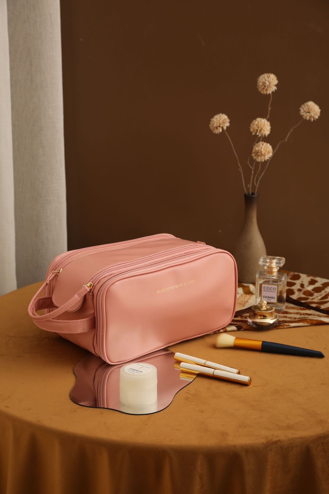 Neceser de maquillaje nuevo de PU en color rosa con gran capacidad, perfecto para organizar cosméticos en casa o de viaje.