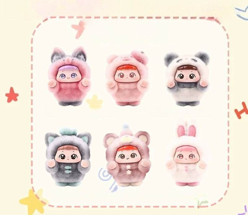 Figura Pequeña Traviesa Quiere Un Abrazo