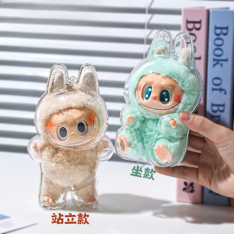 Caja de Exhibición Transparente para Labubu Gen 2 – Para colgar en la mochila o bolsa.